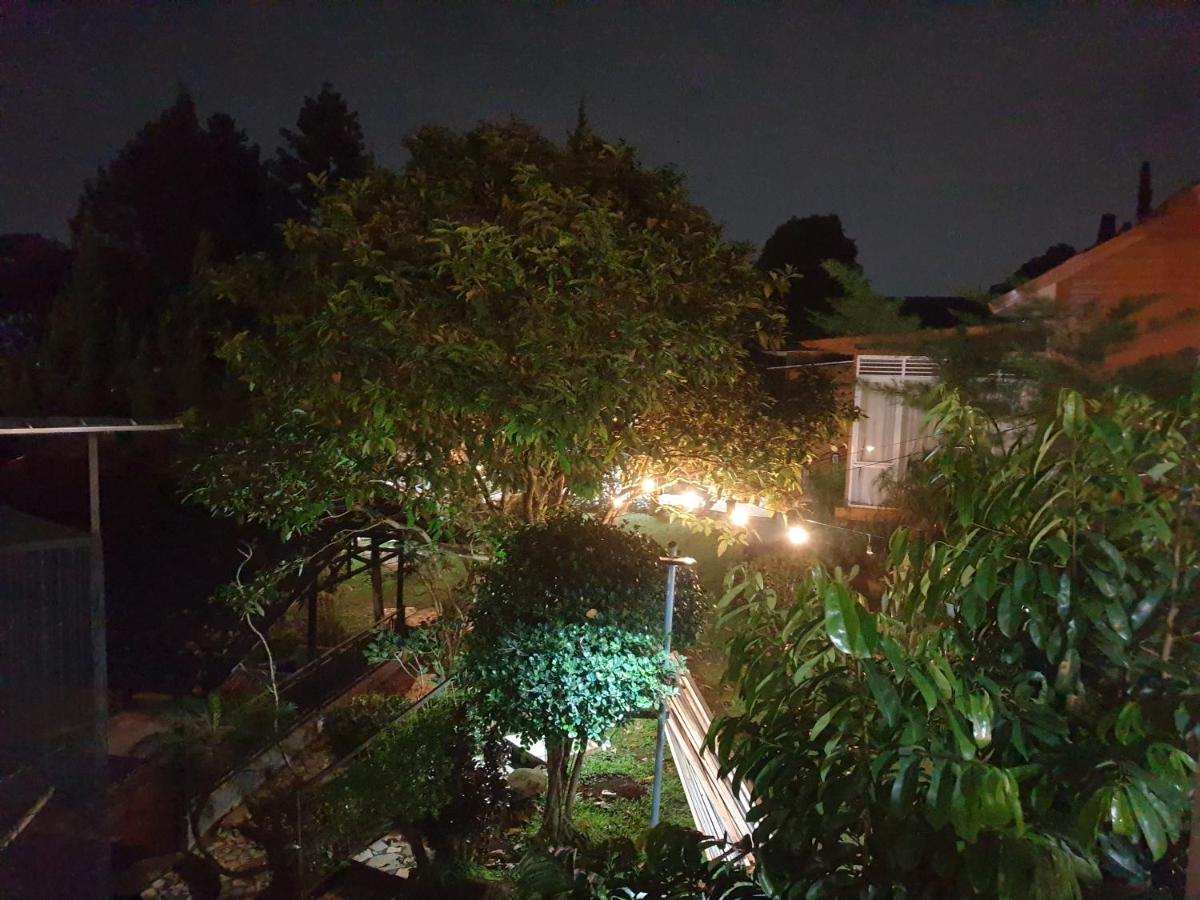 Villa Chacha At Macarena, Megamendung Exteriör bild