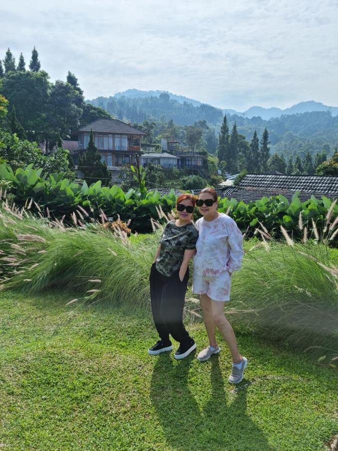 Villa Chacha At Macarena, Megamendung Exteriör bild