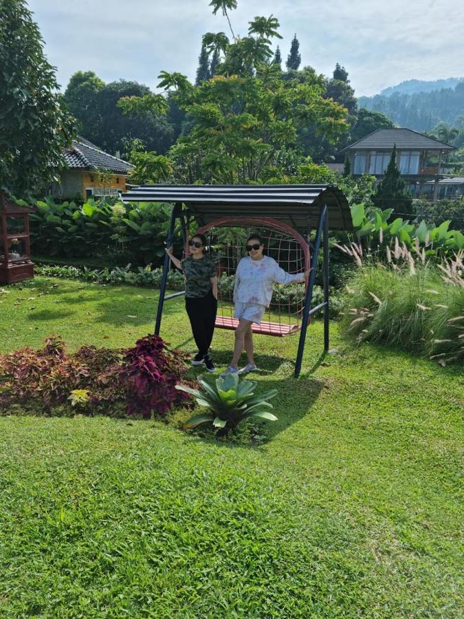 Villa Chacha At Macarena, Megamendung Exteriör bild